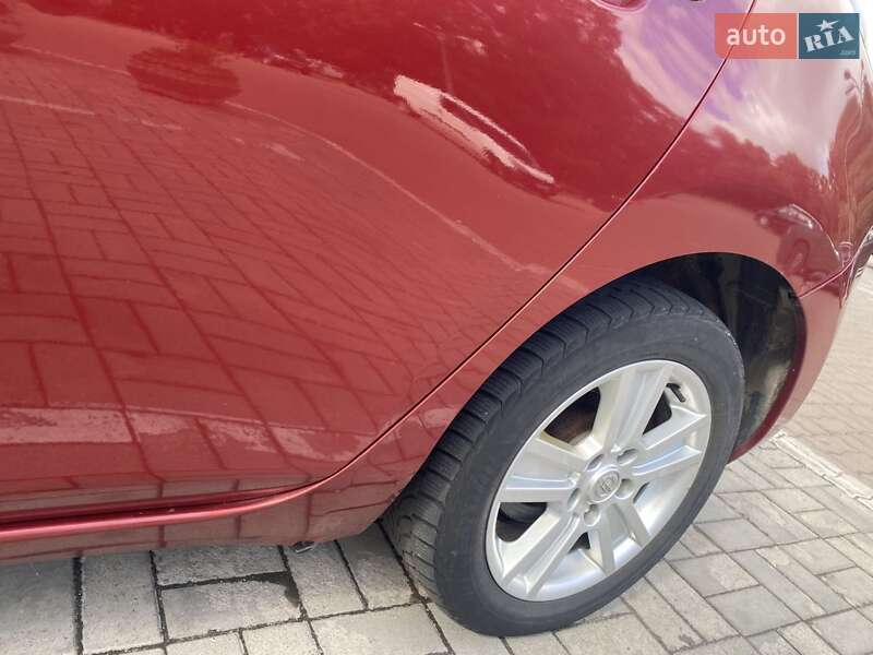 Хетчбек Nissan Leaf 2012 в Сумах