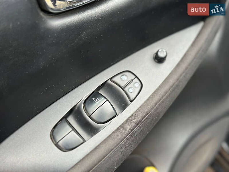 Хэтчбек Nissan Leaf 2014 в Днепре