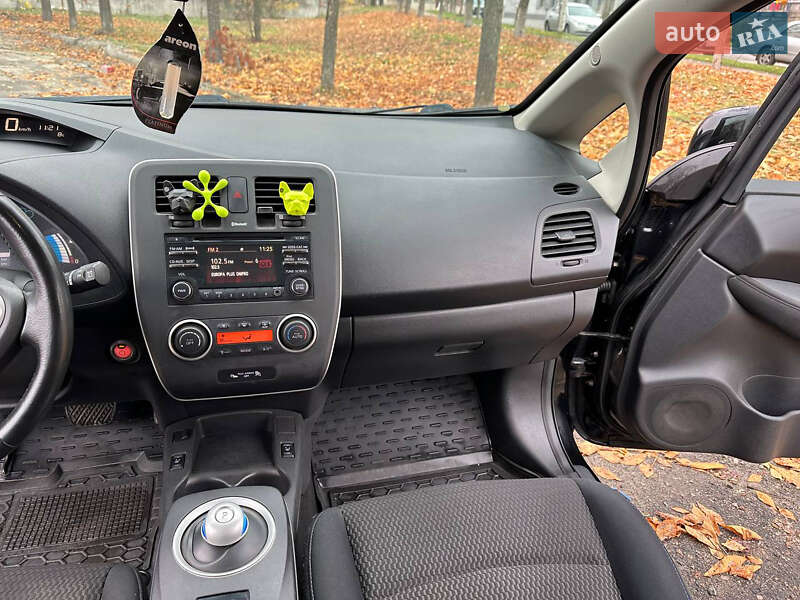 Хэтчбек Nissan Leaf 2014 в Днепре