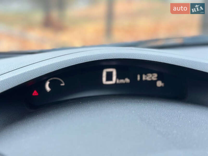 Хэтчбек Nissan Leaf 2014 в Днепре