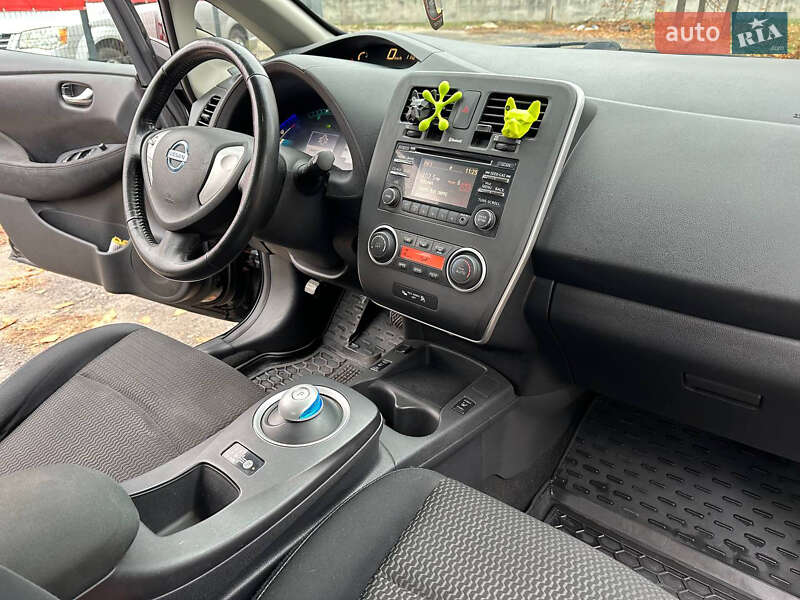 Хэтчбек Nissan Leaf 2014 в Днепре