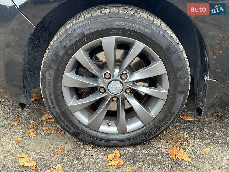 Хэтчбек Nissan Leaf 2014 в Днепре