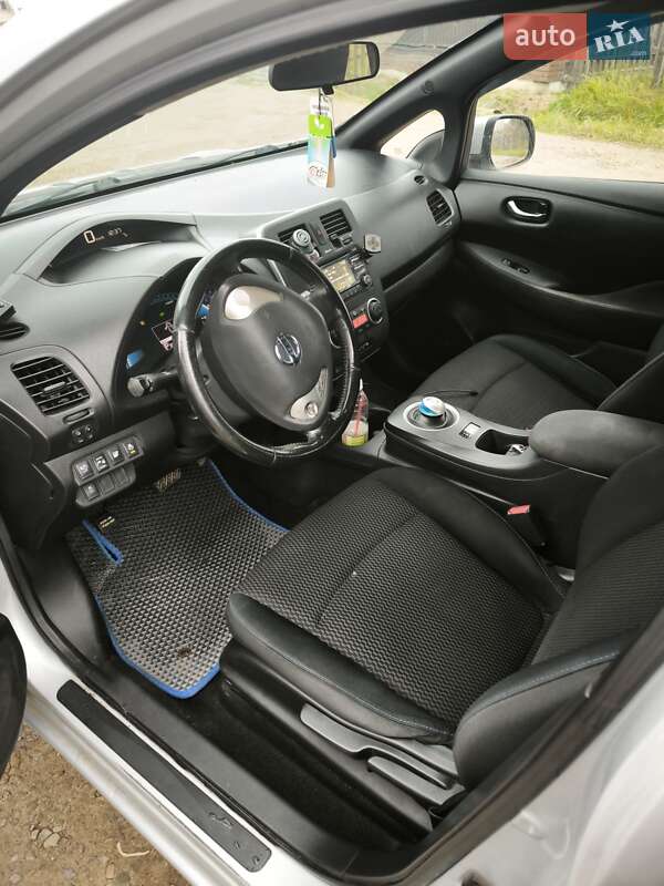 Хэтчбек Nissan Leaf 2013 в Львове
