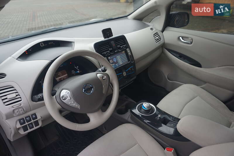 Хэтчбек Nissan Leaf 2012 в Самборе