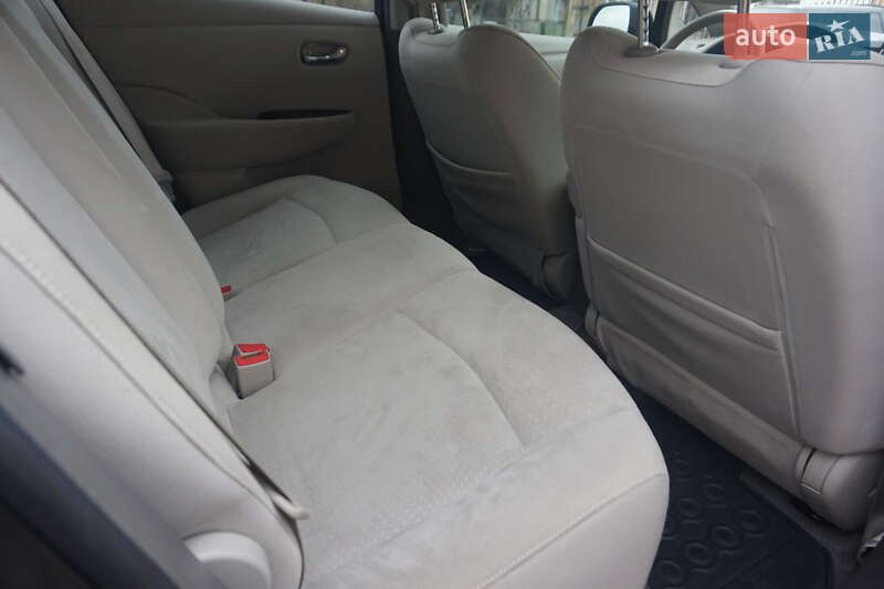 Хэтчбек Nissan Leaf 2012 в Самборе