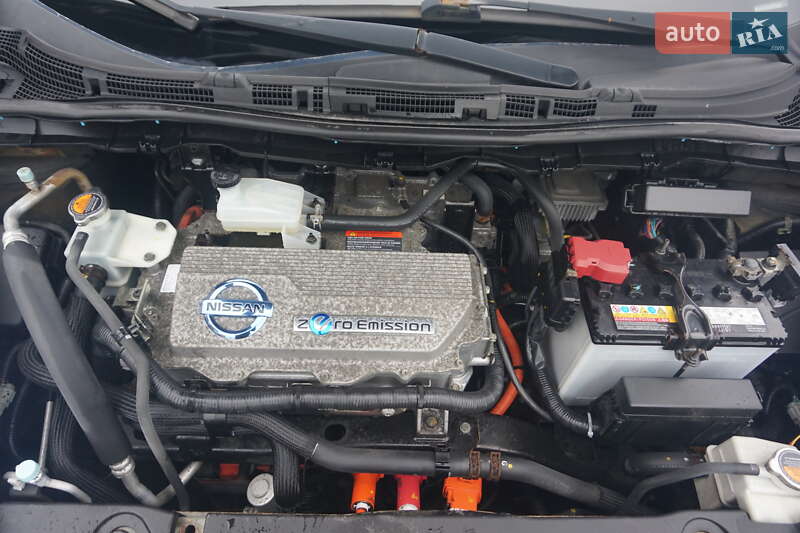 Хэтчбек Nissan Leaf 2012 в Самборе