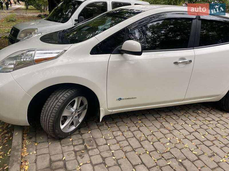 Хэтчбек Nissan Leaf 2015 в Каменец-Подольском