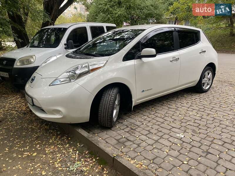 Хэтчбек Nissan Leaf 2015 в Каменец-Подольском