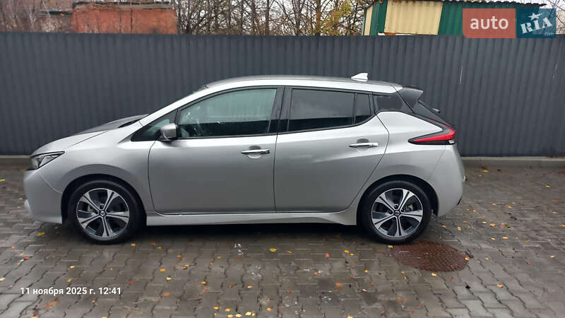 Хэтчбек Nissan Leaf 2022 в Полтаве