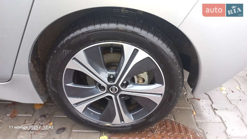 Хэтчбек Nissan Leaf 2022 в Полтаве