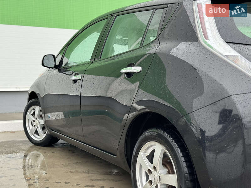 Хетчбек Nissan Leaf 2013 в Олександрії