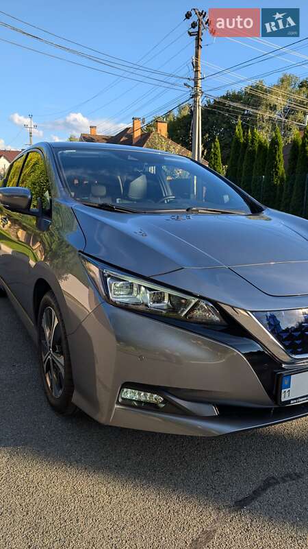 Хэтчбек Nissan Leaf 2021 в Киеве