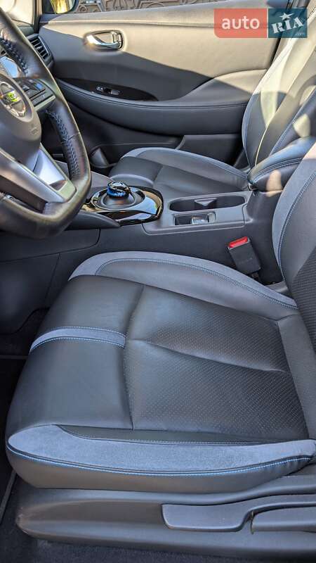 Хэтчбек Nissan Leaf 2021 в Киеве