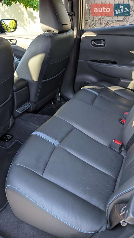 Хэтчбек Nissan Leaf 2021 в Киеве