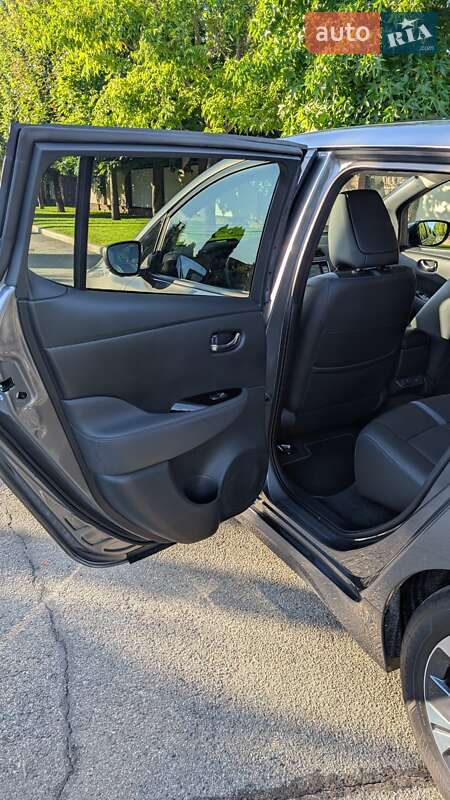 Хэтчбек Nissan Leaf 2021 в Киеве