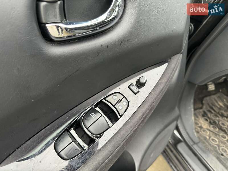 Хетчбек Nissan Leaf 2013 в Олександрії
