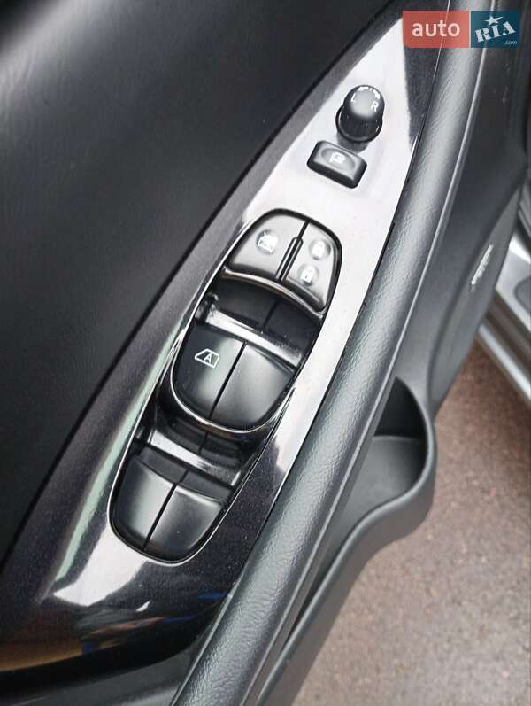 Хетчбек Nissan Leaf 2014 в Житомирі