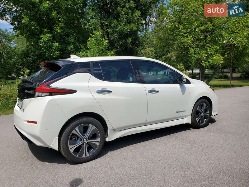 Хетчбек Nissan Leaf 2019 в Дніпрі