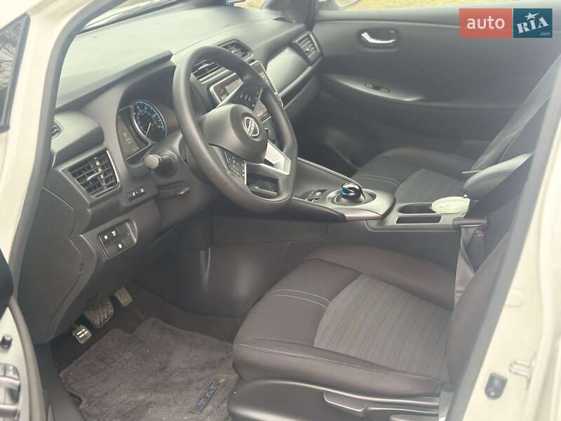 Хетчбек Nissan Leaf 2023 в Полтаві