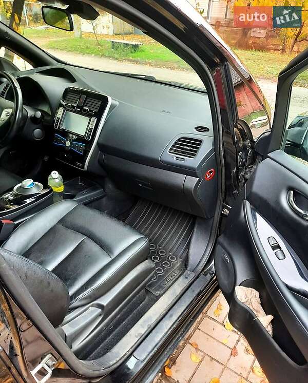 Хетчбек Nissan Leaf 2013 в Дніпрі