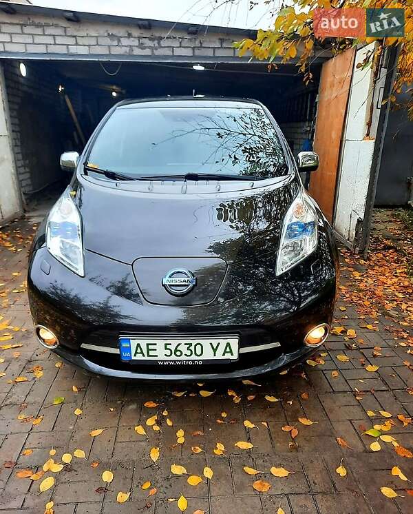 Хетчбек Nissan Leaf 2013 в Дніпрі