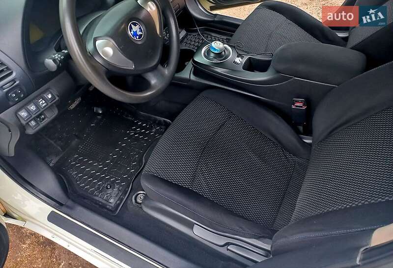 Хетчбек Nissan Leaf 2013 в Полтаві
