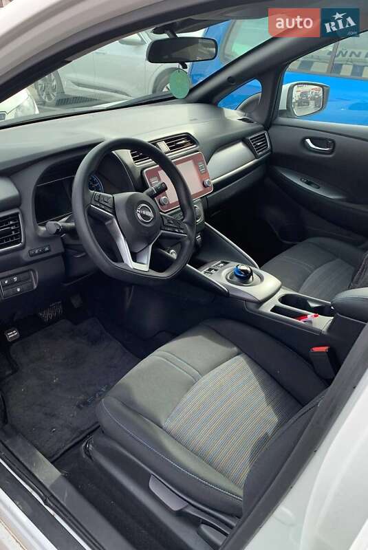 Хэтчбек Nissan Leaf 2024 в Ровно