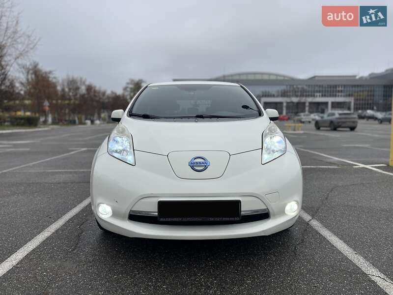 Хэтчбек Nissan Leaf 2016 в Киеве