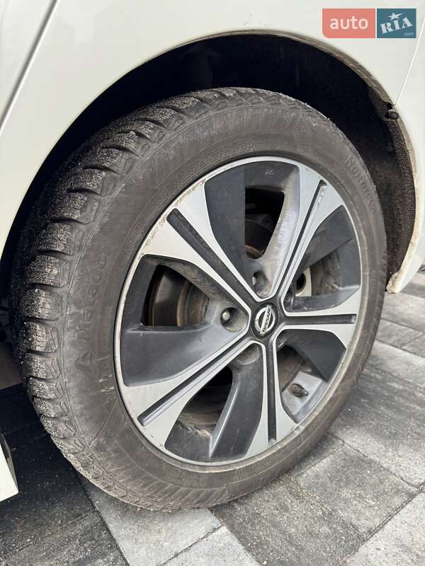 Хэтчбек Nissan Leaf 2019 в Днепре