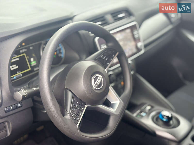 Хэтчбек Nissan Leaf 2023 в Полтаве