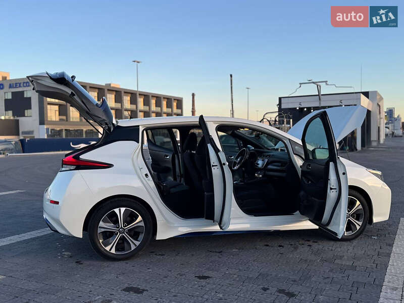 Хэтчбек Nissan Leaf 2018 в Львове