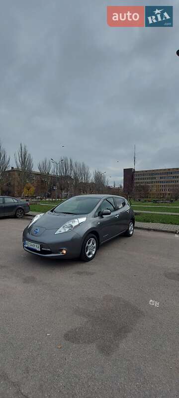 Хэтчбек Nissan Leaf 2015 в Кривом Роге фото Хэтчбек Nissan Leaf 2015 в Кривом Роге