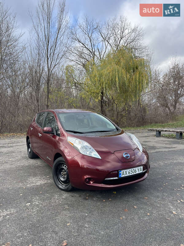 Хэтчбек Nissan Leaf 2016 в Харькове фото Хэтчбек Nissan Leaf 2016 в Харькове