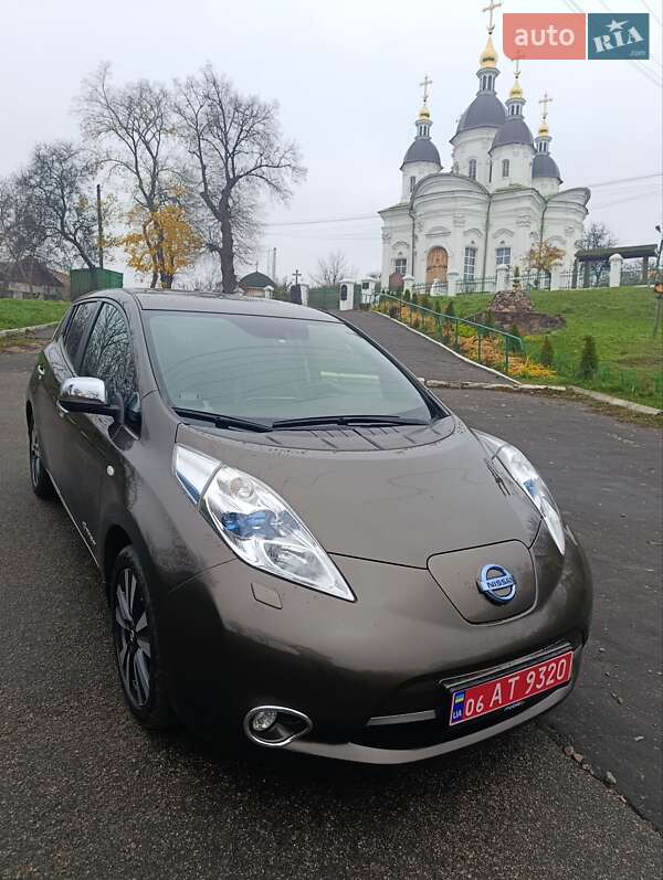 Хэтчбек Nissan Leaf 2016 в Киеве фото Хэтчбек Nissan Leaf 2016 в Киеве