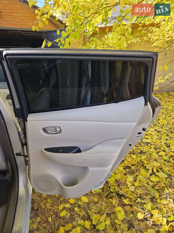 Хэтчбек Nissan Leaf 2012 в Одессе