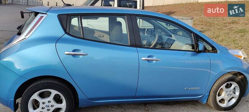 Хэтчбек Nissan Leaf 2014 в Запорожье