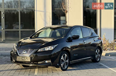 Хэтчбек Nissan Leaf 2018 в Городке