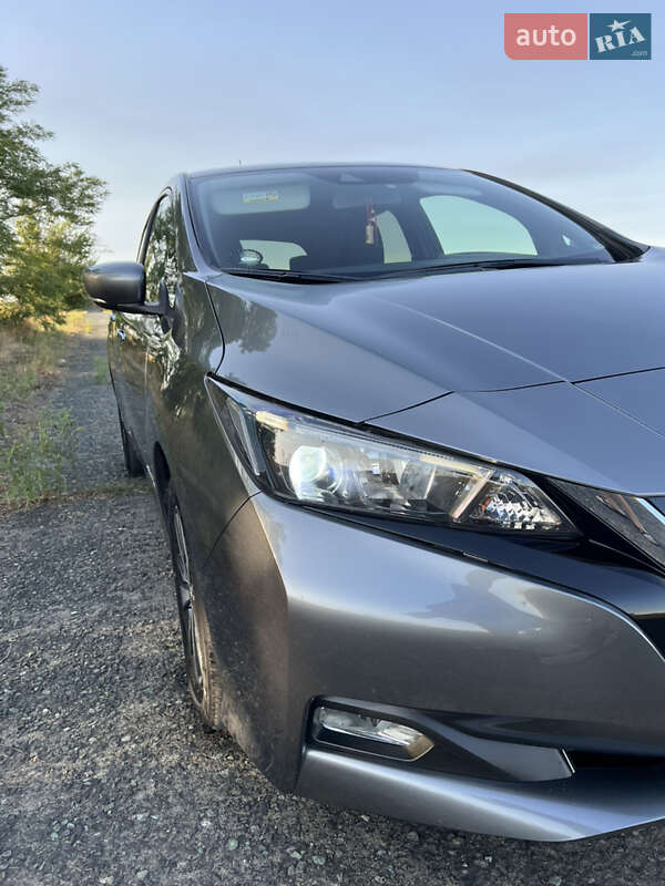 Хэтчбек Nissan Leaf 2018 в Соленом