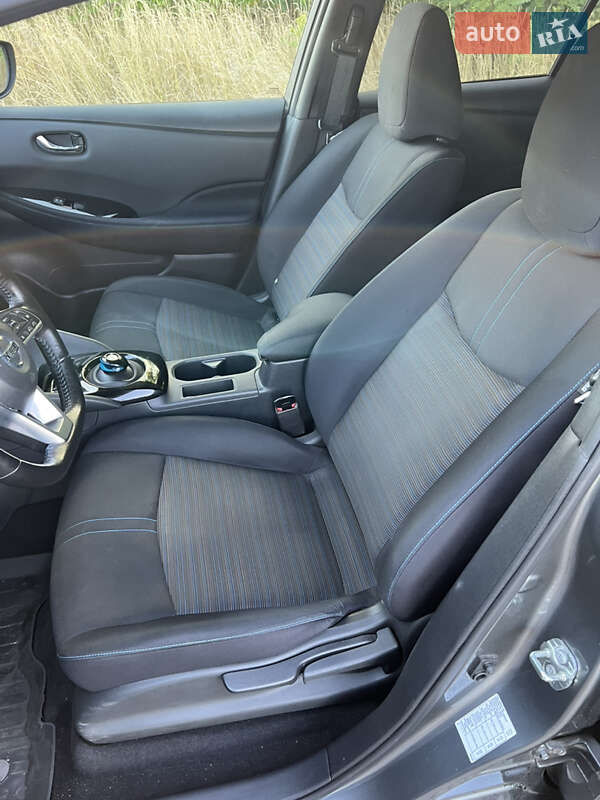 Хэтчбек Nissan Leaf 2018 в Соленом