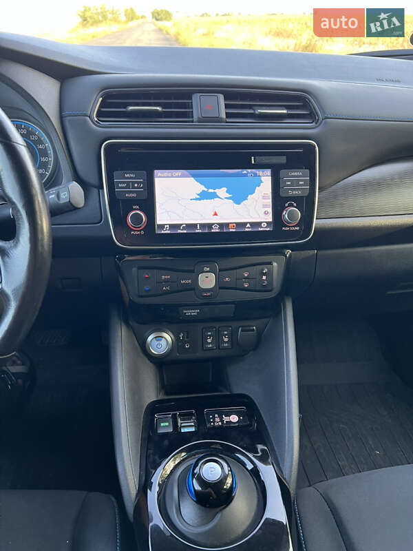 Хэтчбек Nissan Leaf 2018 в Соленом