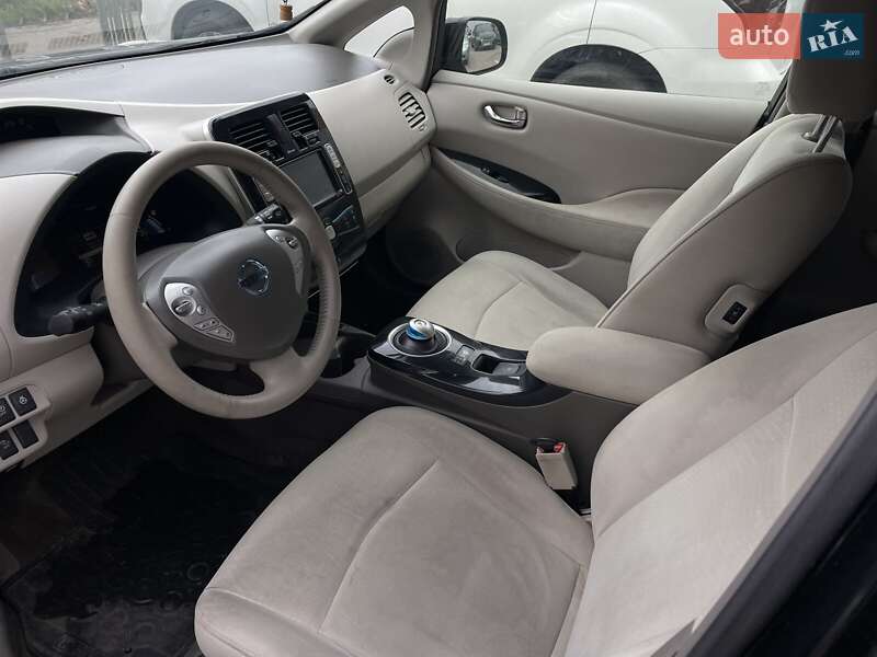 Хэтчбек Nissan Leaf 2012 в Днепре