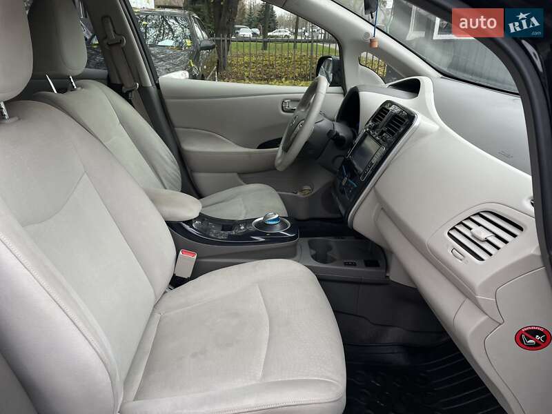 Хэтчбек Nissan Leaf 2012 в Днепре