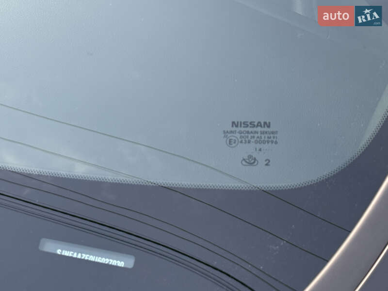 Хэтчбек Nissan Leaf 2015 в Ровно