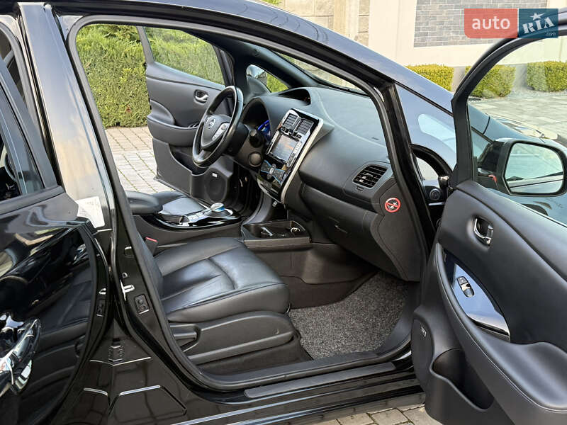 Хэтчбек Nissan Leaf 2015 в Ровно