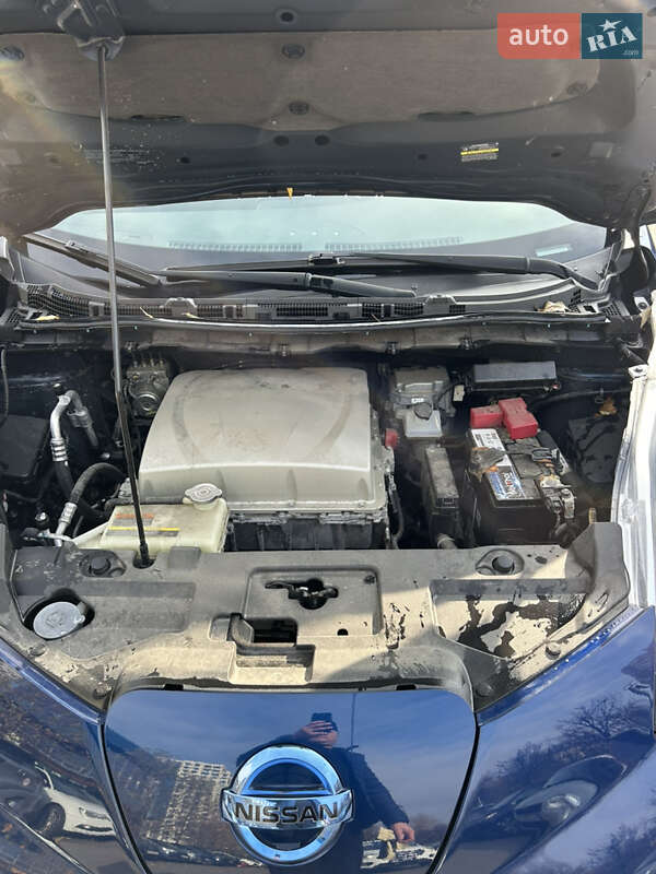 Хэтчбек Nissan Leaf 2017 в Киеве