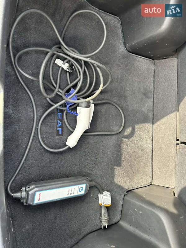 Хэтчбек Nissan Leaf 2017 в Киеве