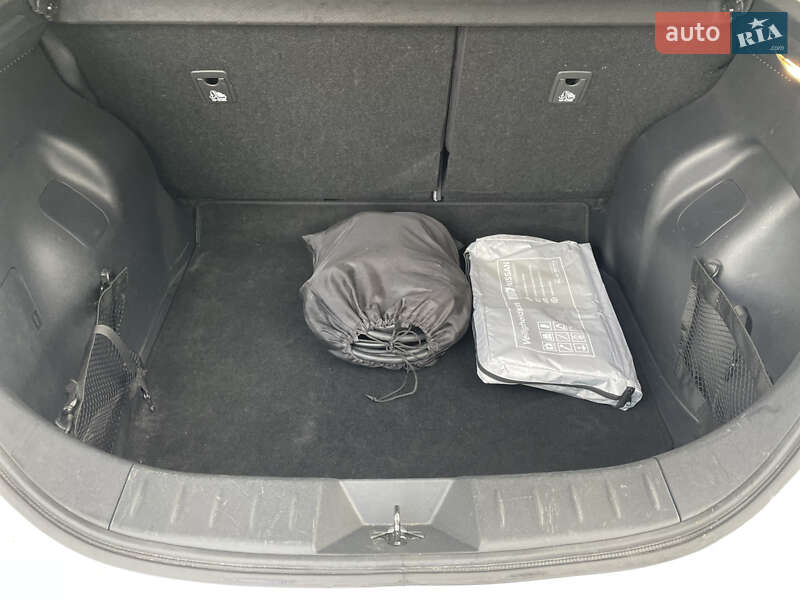 Хэтчбек Nissan Leaf 2020 в Кропивницком