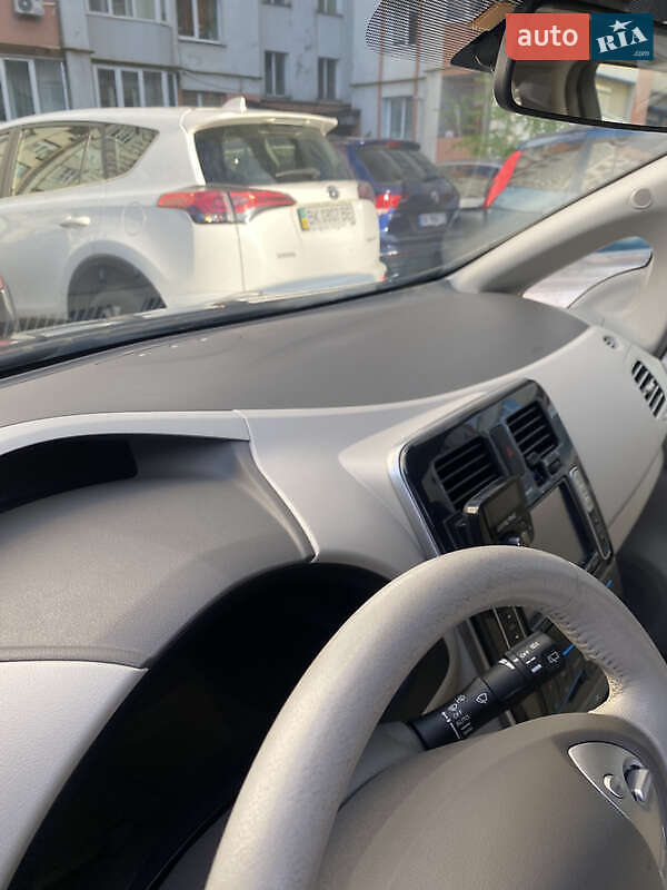 Хэтчбек Nissan Leaf 2011 в Ивано-Франковске фото 4 Хэтчбек Nissan Leaf 2011 в Ивано-Франковске