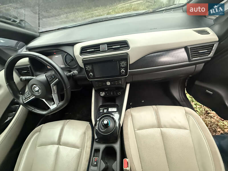 Хэтчбек Nissan Leaf 2018 в Киеве