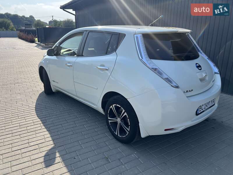 Хэтчбек Nissan Leaf 2011 в Львове